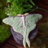 Spinka do włosów z rzeźbą ćmy Actias luna Spinka do włosów z rzeźbą ćmy Actias luna (Unique Fantasy Objects)