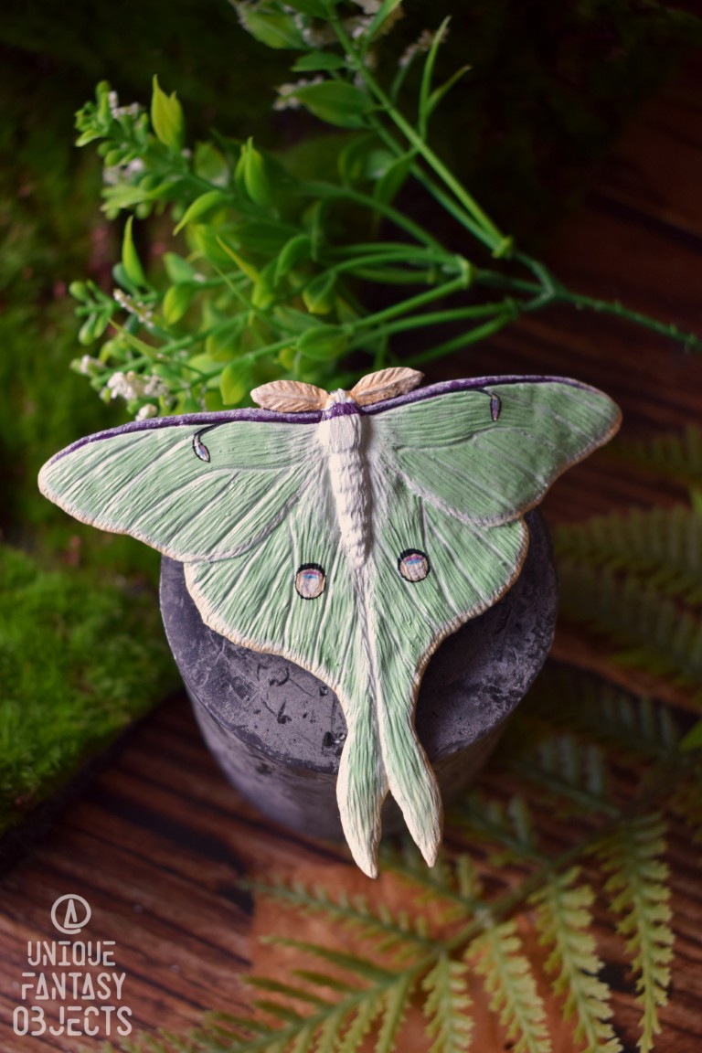Spinka do włosów z rzeźbą ćmy Actias luna Spinka do włosów z rzeźbą ćmy Actias luna (Unique Fantasy Objects)