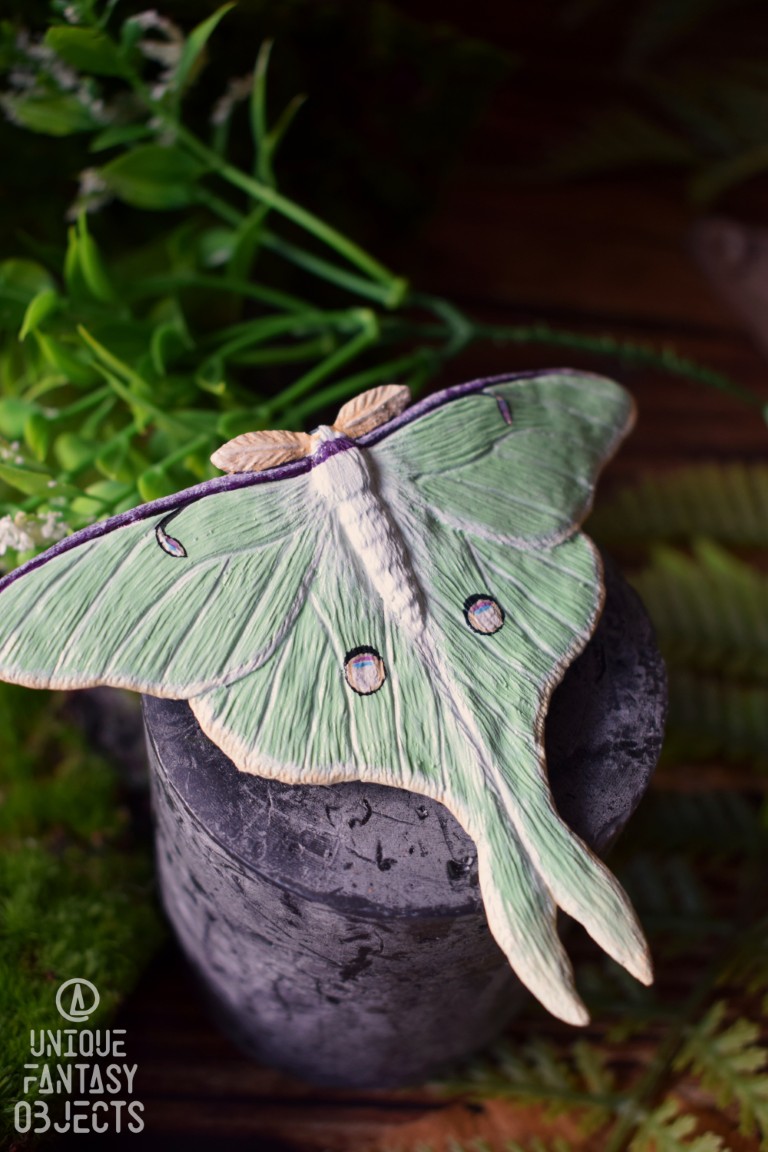 Spinka do włosów z rzeźbą ćmy Actias luna Spinka do włosów z rzeźbą ćmy Actias luna (Unique Fantasy Objects)