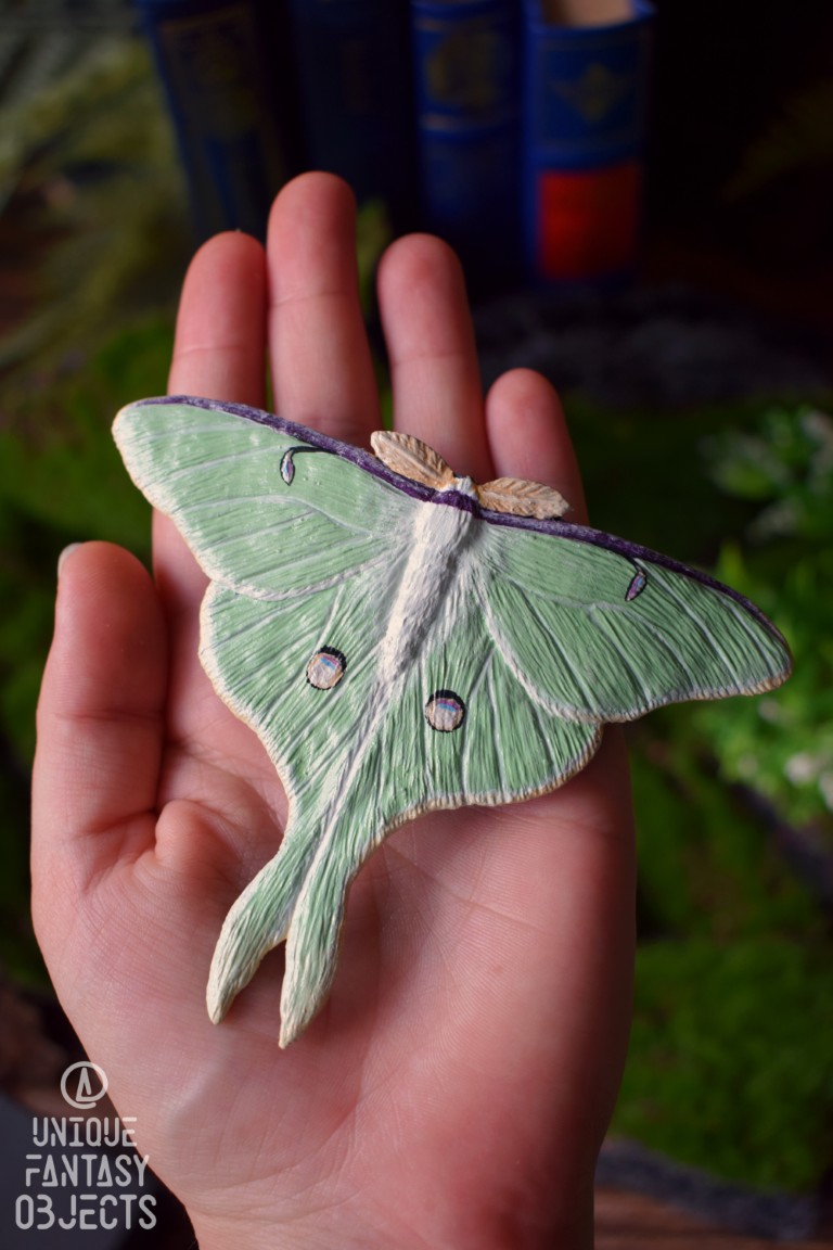 Spinka do włosów z rzeźbą ćmy Actias luna Spinka do włosów z rzeźbą ćmy Actias luna (Unique Fantasy Objects)